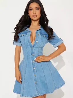 Robe en jean courte à manches courtes pour femme - Robe patineuse en jean bleu sexy col V coupe évasée et boutons - Idéale pour une soirée décontractée d'été 2026