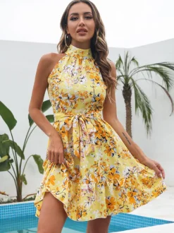 Robe Fleurie Courte Imprimée Femme avec Bretelles avec Épaule Dénudée Coupe Cintrée à Lacets Bas Evasée