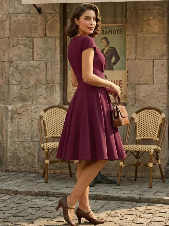 Robe glamour vintage style années 50 col rond manches courtes découpées coupe trapèze moyenne