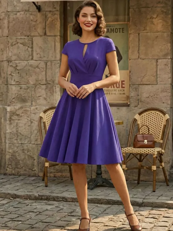 Robe glamour vintage style années 50 col rond manches courtes découpées coupe trapèze moyenne