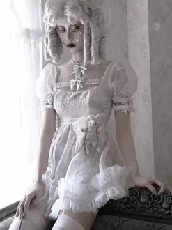 Robe gothique Lolita blanche en dentelle avec n艙ud et volants