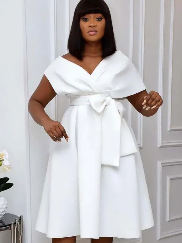 Robe Grande Taille Femme en Satin Mi-longue à Col Décolleté en V avec Bretelles Coupe Cintrée à Lacets Bas Evasée Unicolore