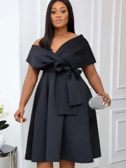Robe Grande Taille Femme en Satin Mi-longue à Col Décolleté en V avec Bretelles Coupe Cintrée à Lacets Bas Evasée Unicolore