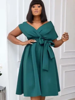 Robe Grande Taille Femme en Satin Mi-longue à Col Décolleté en V avec Bretelles Coupe Cintrée à Lacets Bas Evasée Unicolore