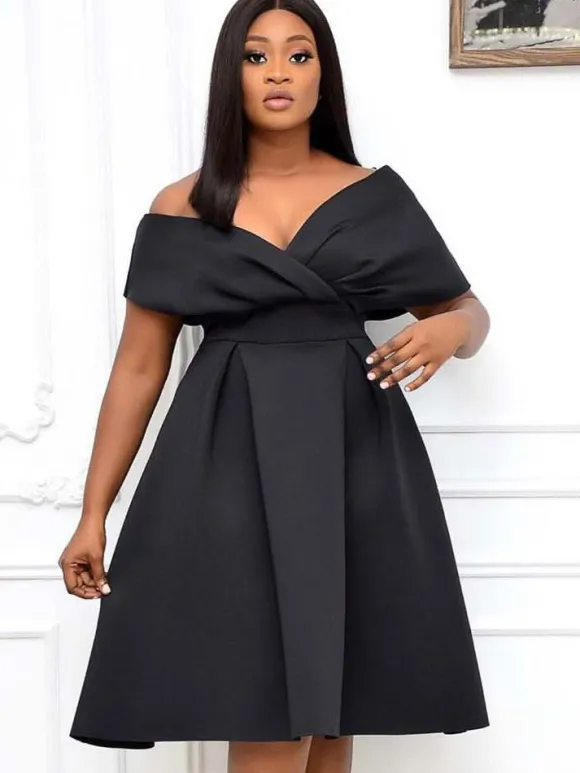 Robe Grande Taille Femme en Satin Mi-longue à Col Décolleté en V avec Bretelles Coupe Cintrée à Lacets Bas Evasée Unicolore