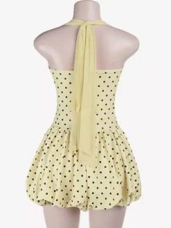 Robe jaune chic mini à lacets sans manches et dos nu idéale pour une soirée en amoureux