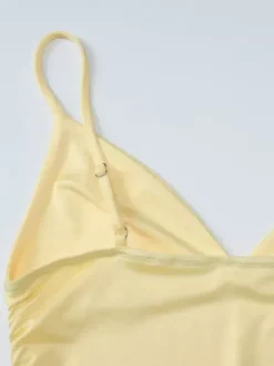 Robe jaune sexy mini à lacets sans manches dos nu et bretelles.