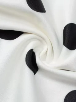 Robe élégante mini plissée à manches longues et col en V à pois pour une soirée en amoureux