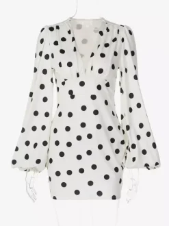 Robe élégante mini plissée à manches longues et col en V à pois pour une soirée en amoureux