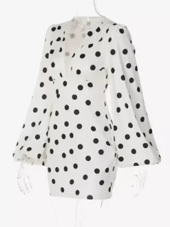 Robe élégante mini plissée à manches longues et col en V à pois pour une soirée en amoureux