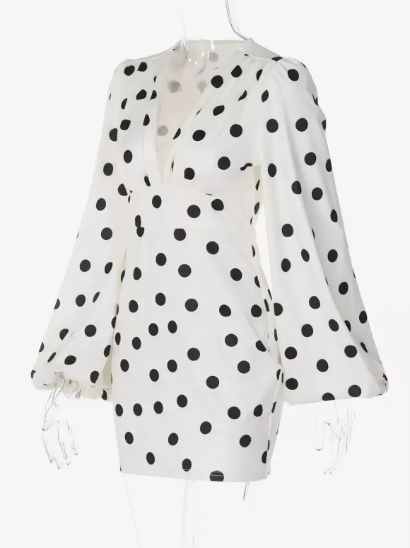 Robe élégante mini plissée à manches longues et col en V à pois pour une soirée en amoureux