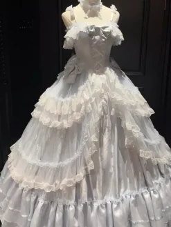Robe Lolita féerique bleu ciel en dentelle à volants multiples idéale pour un goûter.