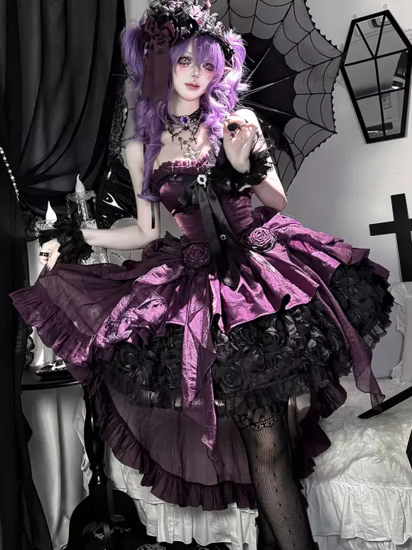 Robe Lolita Gothique Rouge et Noire Décolleté C艙ur Sans Bustier Volants N艙uds Robe Lolita Courte