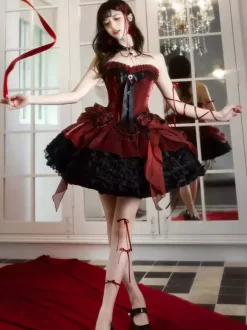 Robe Lolita Gothique Rouge et Noire Décolleté C艙ur Sans Bustier Volants N艙uds Robe Lolita Courte