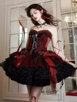 Robe Lolita Gothique Rouge et Noire Décolleté C艙ur Sans Bustier Volants N艙uds Robe Lolita Courte