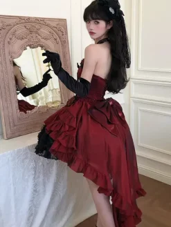 Robe Lolita Gothique Rouge et Noire Décolleté C艙ur Sans Bustier Volants N艙uds Robe Lolita Courte
