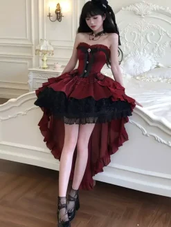 Robe Lolita Gothique Rouge et Noire Décolleté C艙ur Sans Bustier Volants N艙uds Robe Lolita Courte