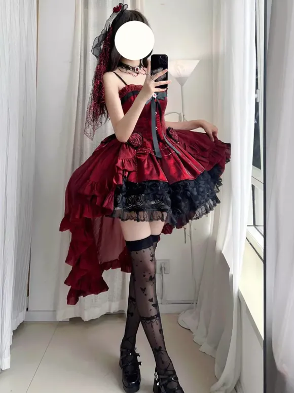 Robe Lolita gothique rouge à spaghetti et n艙uds roses robe courte Lolita avec traîne
