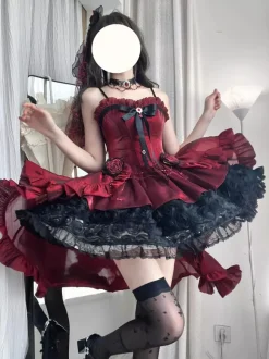Robe Lolita gothique rouge à spaghetti et n艙uds roses robe courte Lolita avec traîne