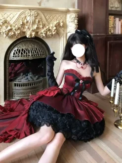 Robe Lolita gothique rouge à spaghetti et n艙uds roses robe courte Lolita avec traîne