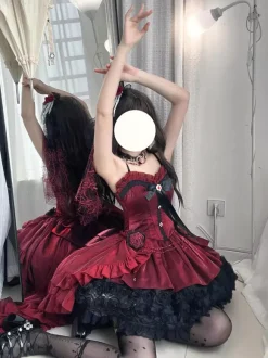 Robe Lolita gothique rouge à spaghetti et n艙uds roses robe courte Lolita avec traîne