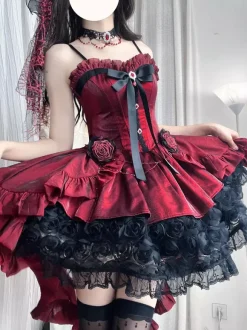 Robe Lolita gothique rouge à spaghetti et n艙uds roses robe courte Lolita avec traîne