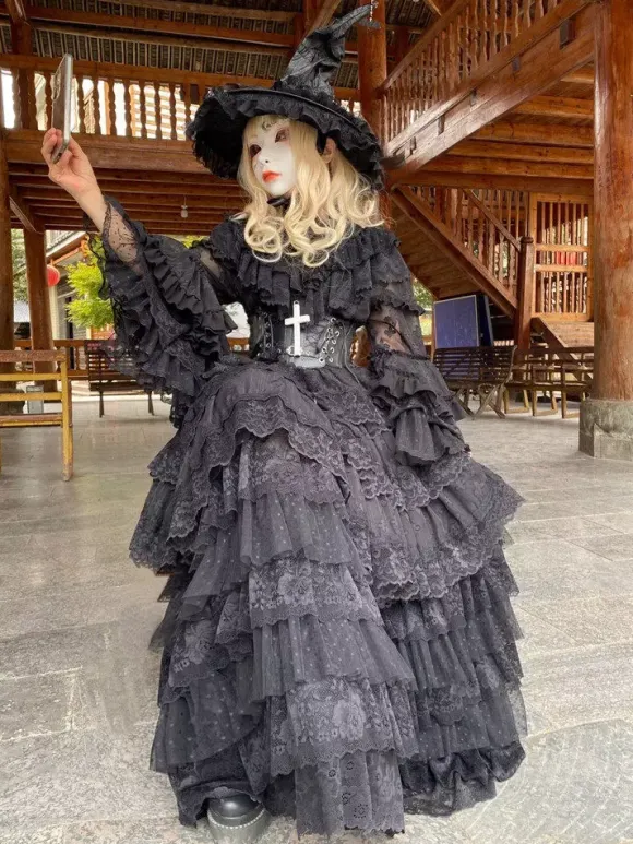 Robe Lolita gothique une pièce à volants et manches longues