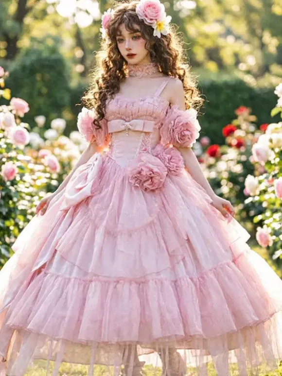 Robe Lolita rose féerique à bretelles spaghetti fleuries longueur thé idéale pour un tea party.