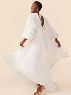 Robe longue bohème dos nu pour femme - Robe plissée trapèze à col V profond et manches lanternes couleur blanc nuage - Mariage printanier à la plage 2026