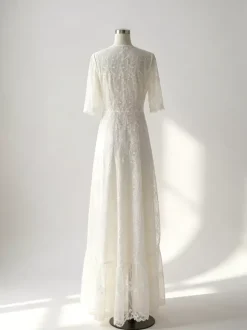 Robe longue bohème en dentelle blanche pour femme - Robe courte à manches courtes et boutons brodés - Tenue d'été idéale pour la plage les mariages et les fêtes (collection 2026)