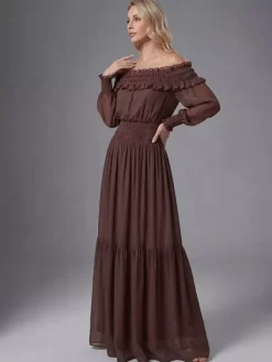 Robe longue bohème à épaules dénudées pour femme - Robe longue marron à volants en mousseline de soie taille smockée et manches longues étagées - Idéale pour une soirée romantique à la plage (2026)