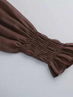 Robe longue bohème à épaules dénudées pour femme - Robe longue marron à volants en mousseline de soie taille smockée et manches longues étagées - Idéale pour une soirée romantique à la plage (2026)