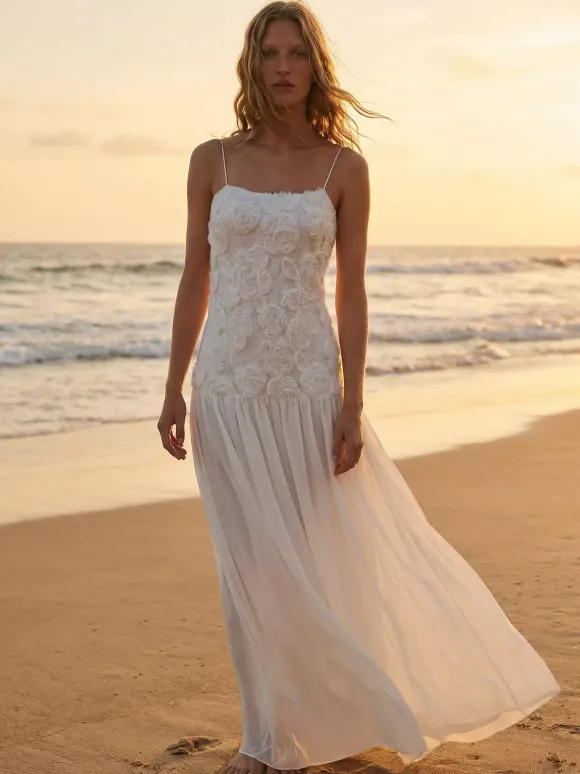 Robe longue à bretelles spaghetti fluides corsage à rosettes style bohème - Collection été 2026