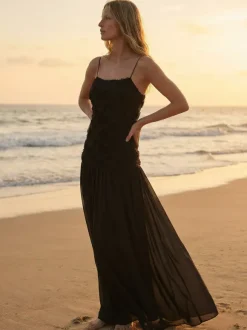 Robe longue à bretelles spaghetti fluides corsage à rosettes style bohème - Collection été 2026