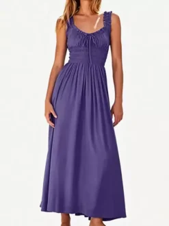 Robe longue crème à col V et bretelles volantées pour femme style estival élégant