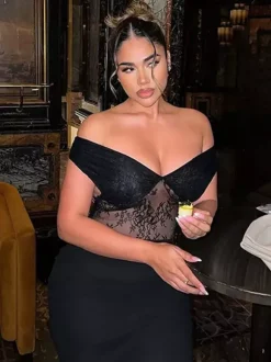Robe longue de soirée noire à col V en dentelle sans manches élégante et semi-formelle idéale pour l'été.