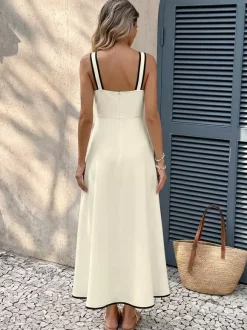 Robe longue dos nu plissée à n艙uds sans manches épaules dénudées couleur écru et blanc doux idéale pour une soirée romantique.