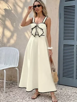 Robe longue dos nu plissée à n艙uds sans manches épaules dénudées couleur écru et blanc doux idéale pour une soirée romantique.