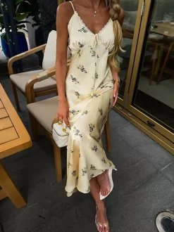 Robe longue d'été chic abricot sans manches dos nu bretelles et décolleté.