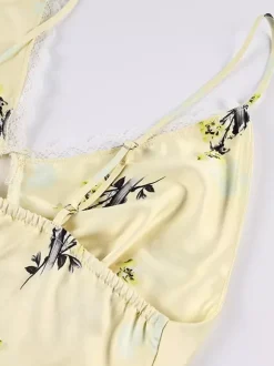 Robe longue d'été chic abricot sans manches dos nu bretelles et décolleté.
