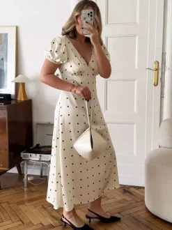 Robe longue d'été décontractée couleur abricot manches courtes et col en V pour femme.