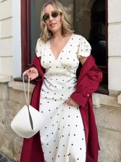 Robe longue d'été décontractée couleur abricot manches courtes et col en V pour femme.