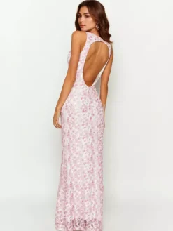 Robe longue en dentelle sans manches décolleté en V profond et dos nu été 2026