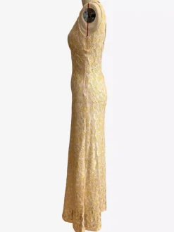 Robe longue en dentelle sans manches décolleté en V profond et dos nu été 2026