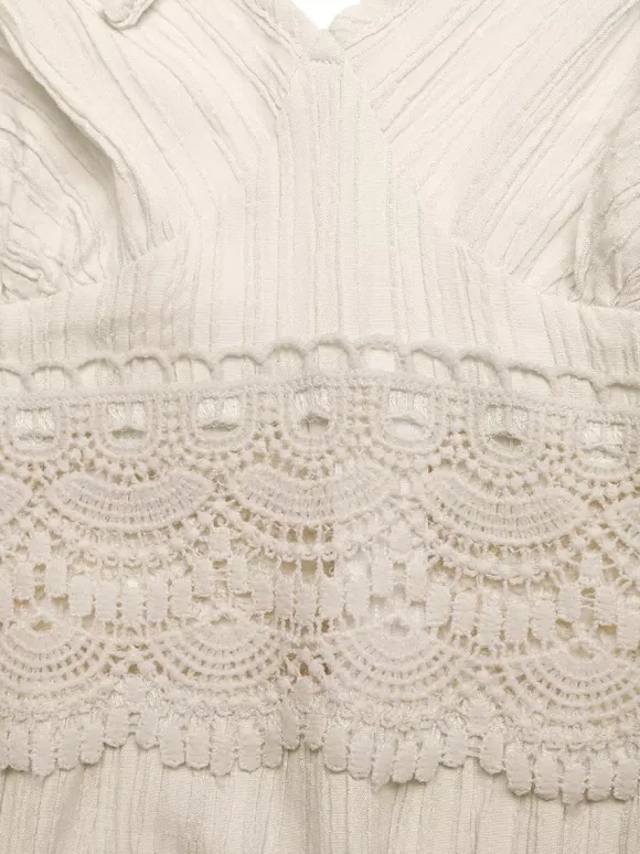 Robe longue fluide d'été pour femme couleur crème avec bretelles spaghetti et taille en dentelle blanche col en V.