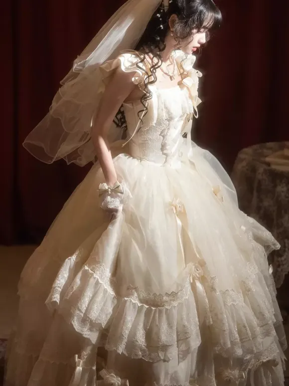 Robe longue Lolita fée blanche à lacets et n艙uds ornée de fleurs idéale pour un goûter.