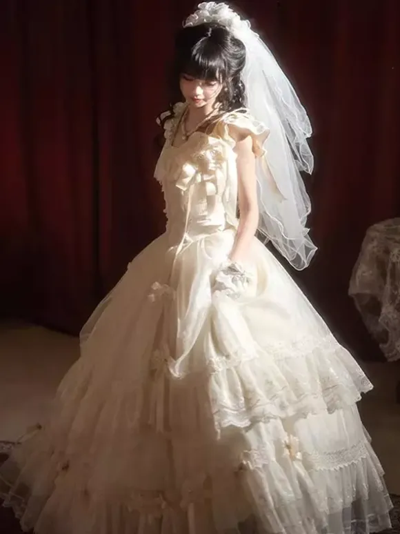 Robe longue Lolita fée blanche à lacets et n艙uds ornée de fleurs idéale pour un goûter.
