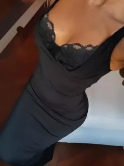 Robe longue maxi à col bénitier pour femme - Robe moulante noire élégante avec bordure en dentelle - Tenue de cocktail pour les soirées de printemps 2026