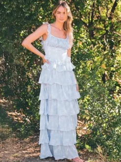 Robe longue maxi à volants et fleurs bleu clair pour femme - Robe d'été longue dos nu à étages style cottagecore - Garden-party d'été 2026