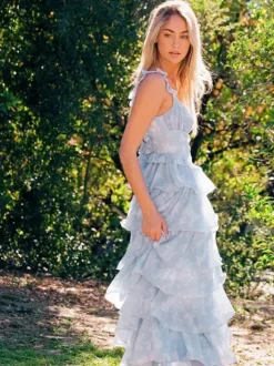 Robe longue maxi à volants et fleurs bleu clair pour femme - Robe d'été longue dos nu à étages style cottagecore - Garden-party d'été 2026